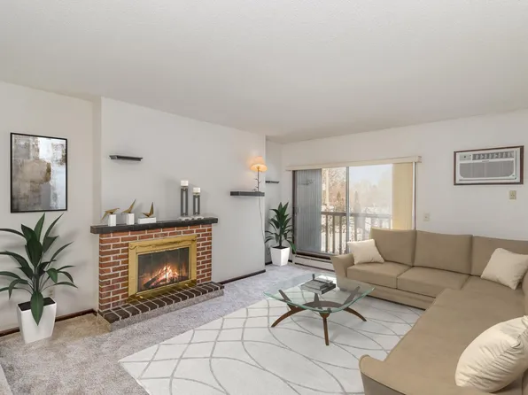 4207 Lakeside Ave N APT 332, Brooklyn Center, MN 55429