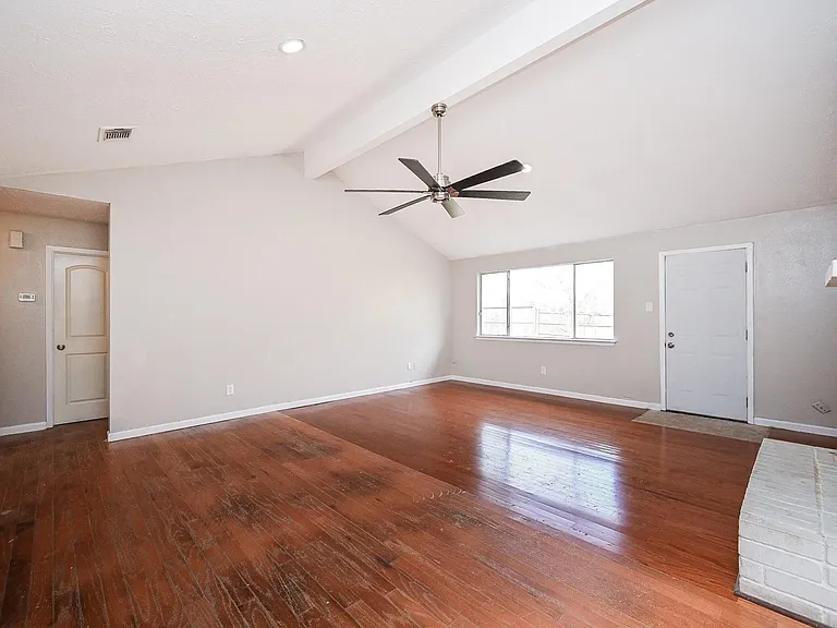 1114 Blue Diamond Dr — Photo 4