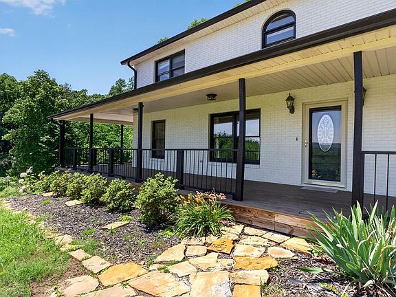 2nd image of 721 Valley Dr