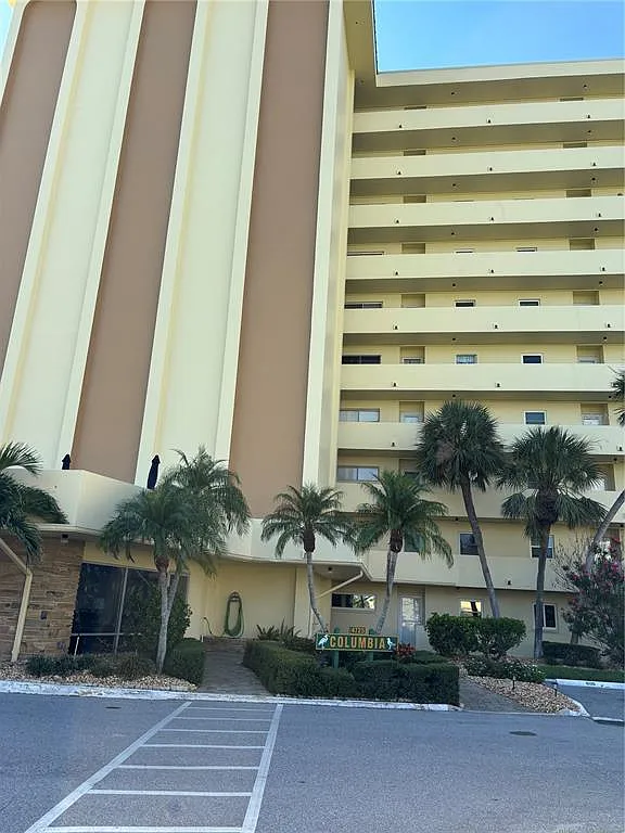 1 bed, 1.0 bath, 815 sqft, $2,000 — Photo 2