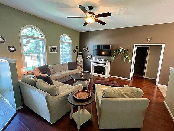 5th image of 126 Westbourne Ct