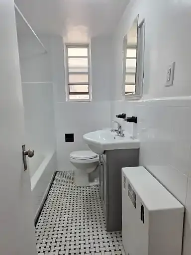 901 Avenue Rd #1A — Photo 5