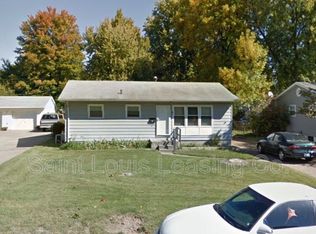 925 Mark Twain Dr, Florissant, MO 63031