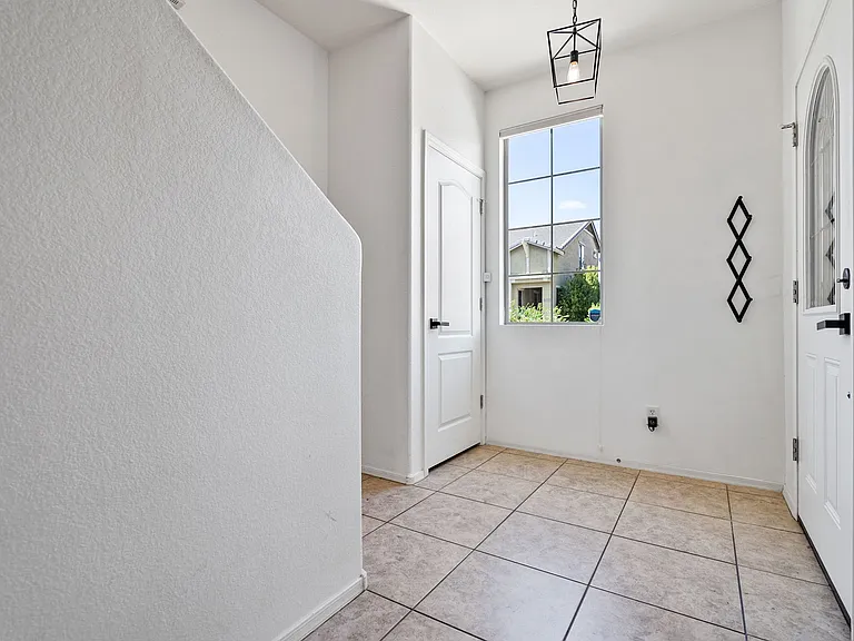 5-web-or-mls-Done Interior 2-27_08052024