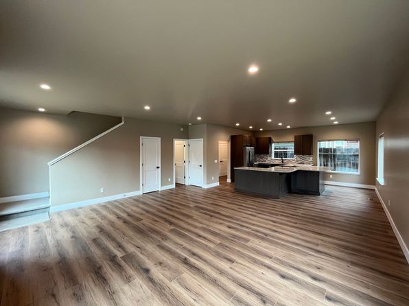 1404 NW Kingston Ave #B