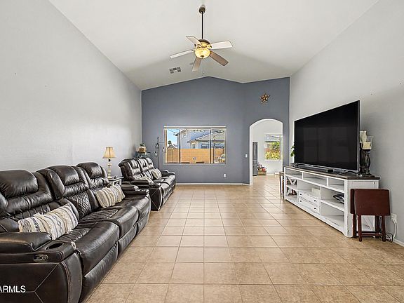 4th image of 2044 N MONTCLAIR Lane