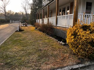 144 Meadowlawn St APT B, Huntington, NY 11743