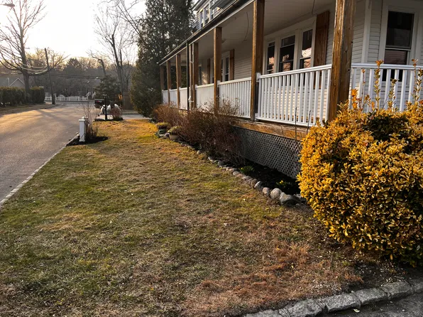 144 Meadowlawn St APT B, Huntington, NY 11743