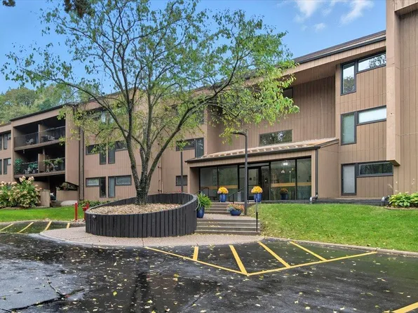 705 E Burnsville Pkwy APT 215, Burnsville, MN 55337