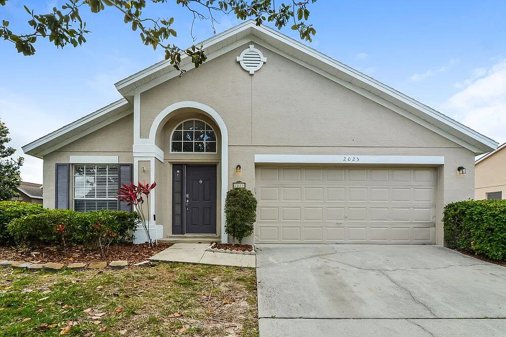 4 bed, 2.0 bath, 1840 sqft, $2,500 — Photo 1