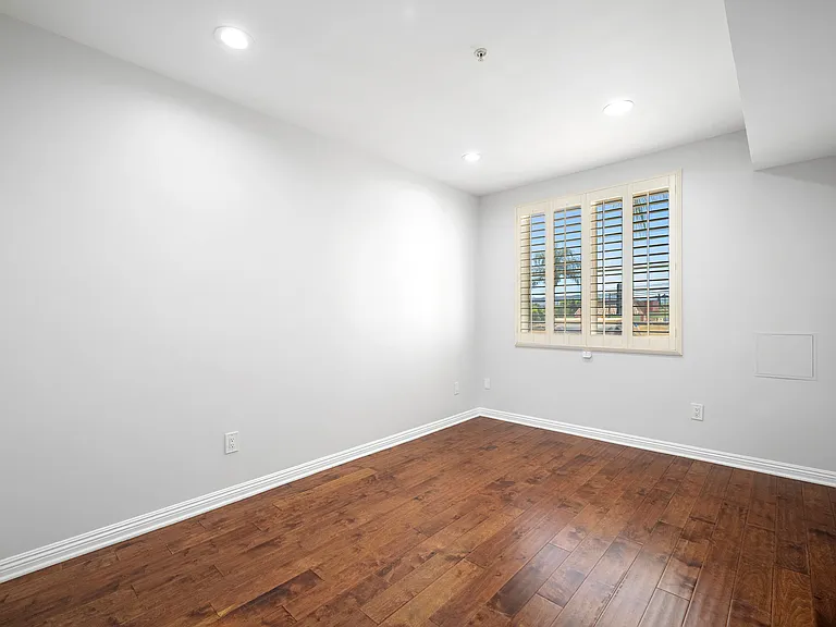 6800 Corbin Ave #106 — Photo 21