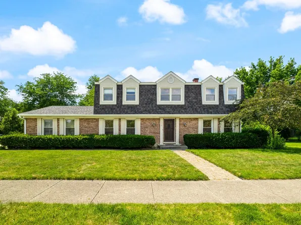 2218 N Williamsburg St, Arlington Heights, IL 60004