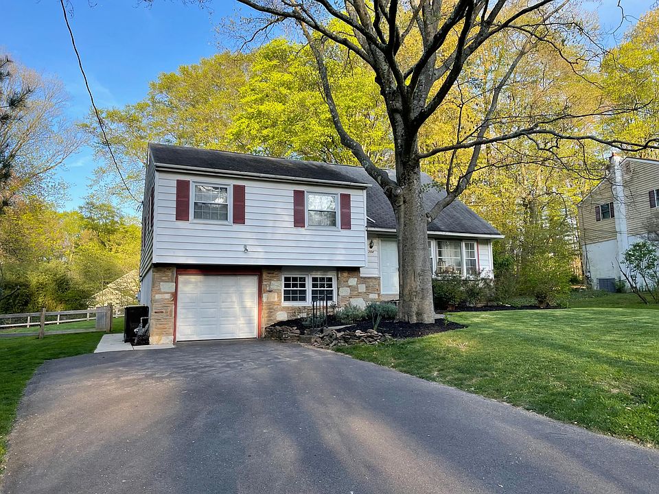 1st image of 204 Dorset Way