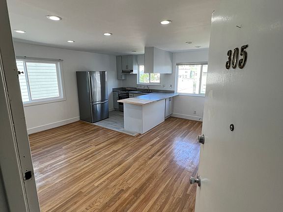 4th image of 2844 21st St APT 305