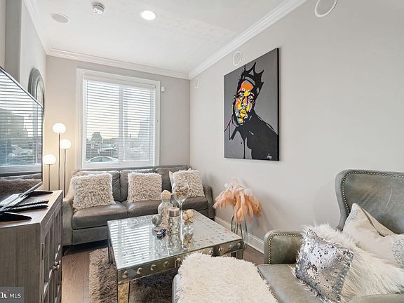 3rd image of 431 W Berks St