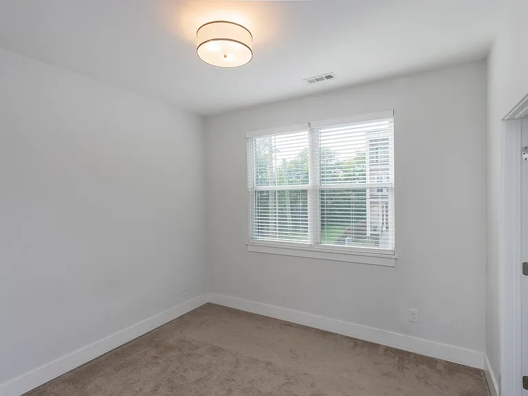 708 Tral St — Photo 32