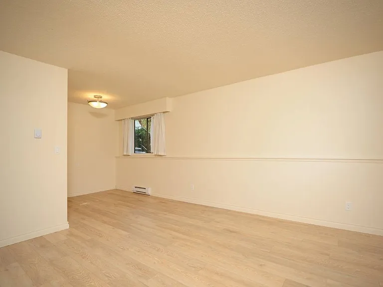 477 Superior St — Photo 5