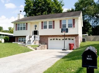 316 S Austin Springs Rd, Johnson City, TN 37601