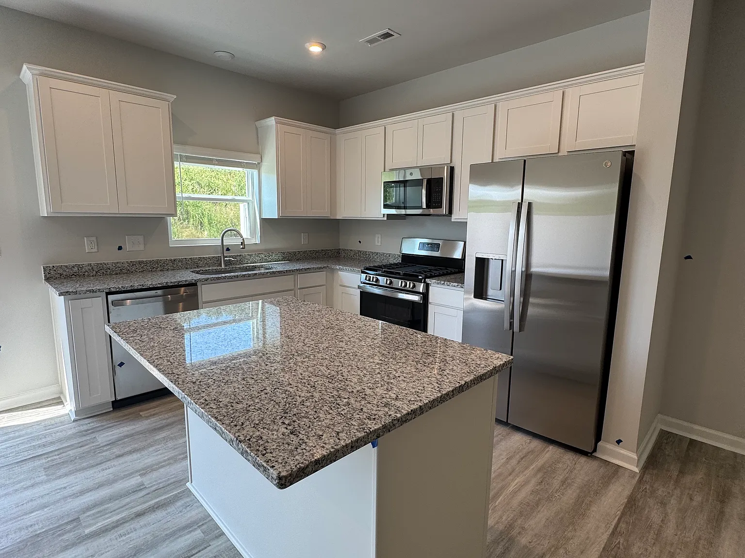 3 bed, 2.5 bath, 1470 sqft, $1,900 — Photo 3
