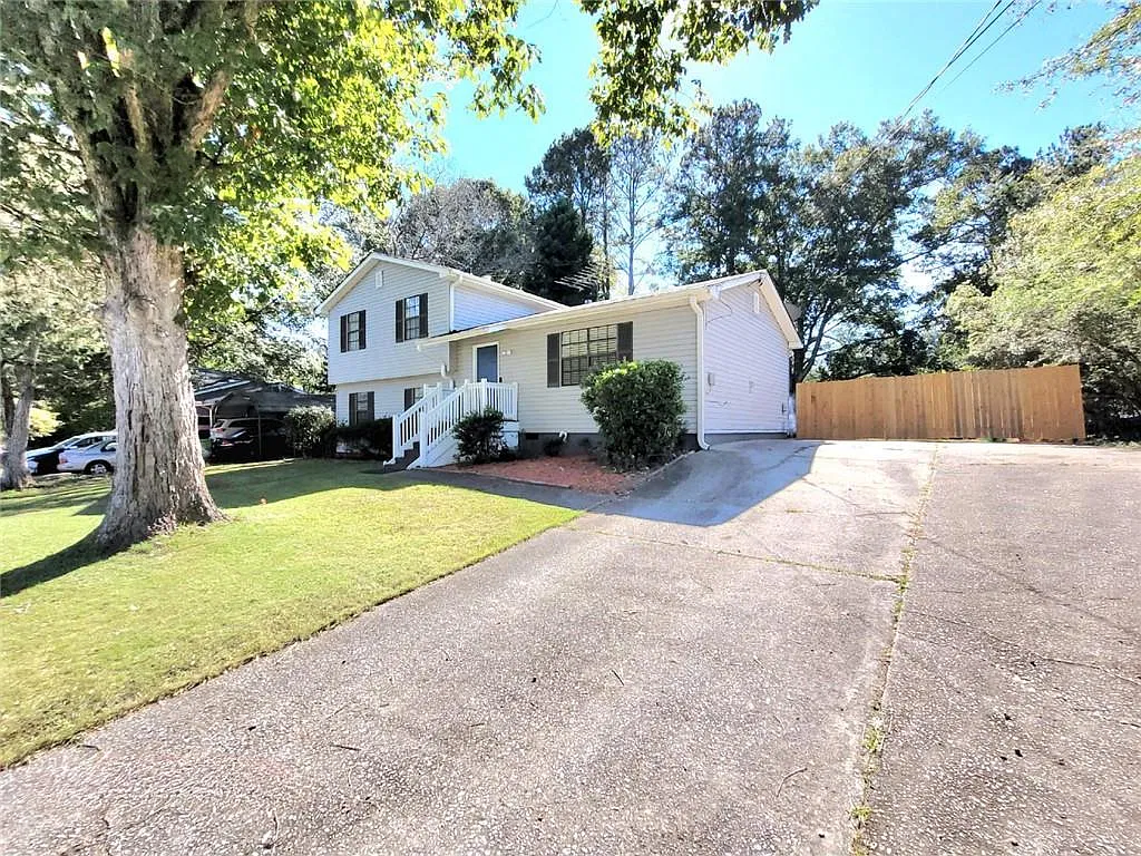 4 bed, 2.0 bath, 1540 sqft, $2,000 — Photo 3