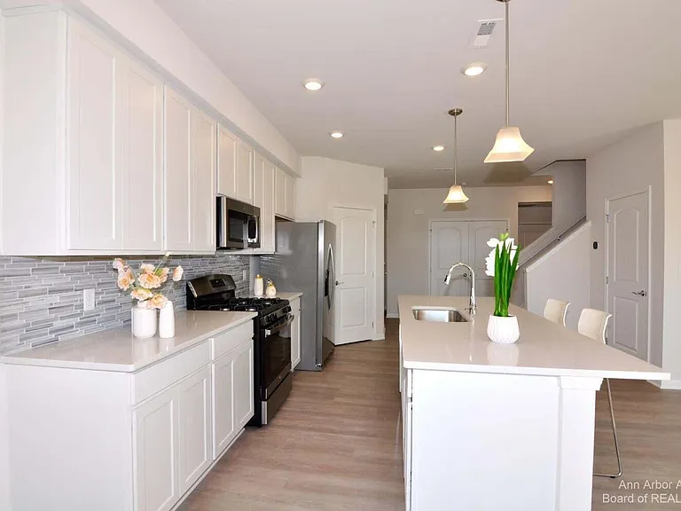 1104 Salt Springs Dr — Photo 10