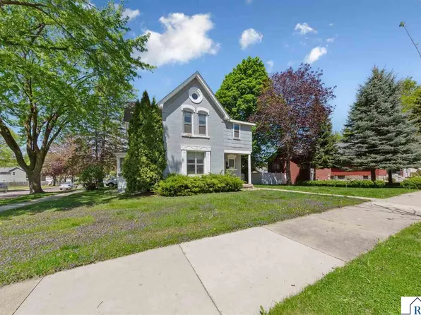 1104 N 5th St, Mankato, MN 56001