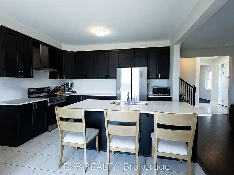 1038 Showman St — Photo 8