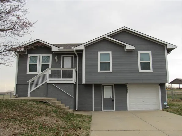 621 Younger Dr, Harrisonville, MO 64701