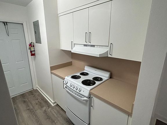 3rd image of 7624 Pembroke Rd #D