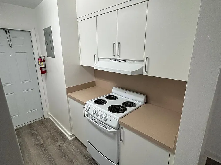 7624 Pembroke Rd #D — Photo 3