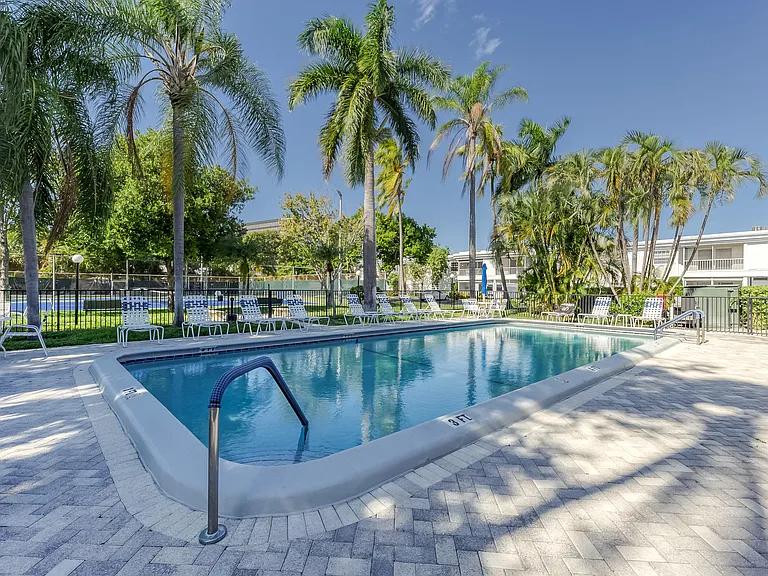 6429 Bay Club Dr #3 — Photo 32