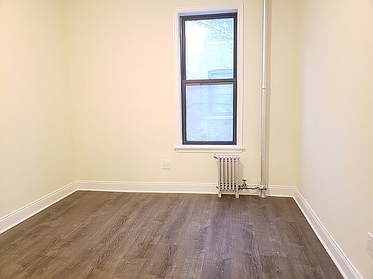 5th image of 229 W 105th St #3C