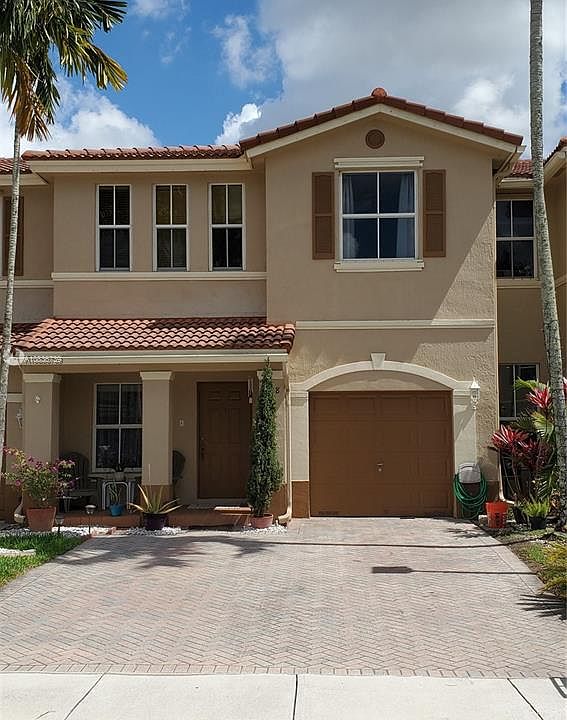 1st image of 208 Riverwalk Cir