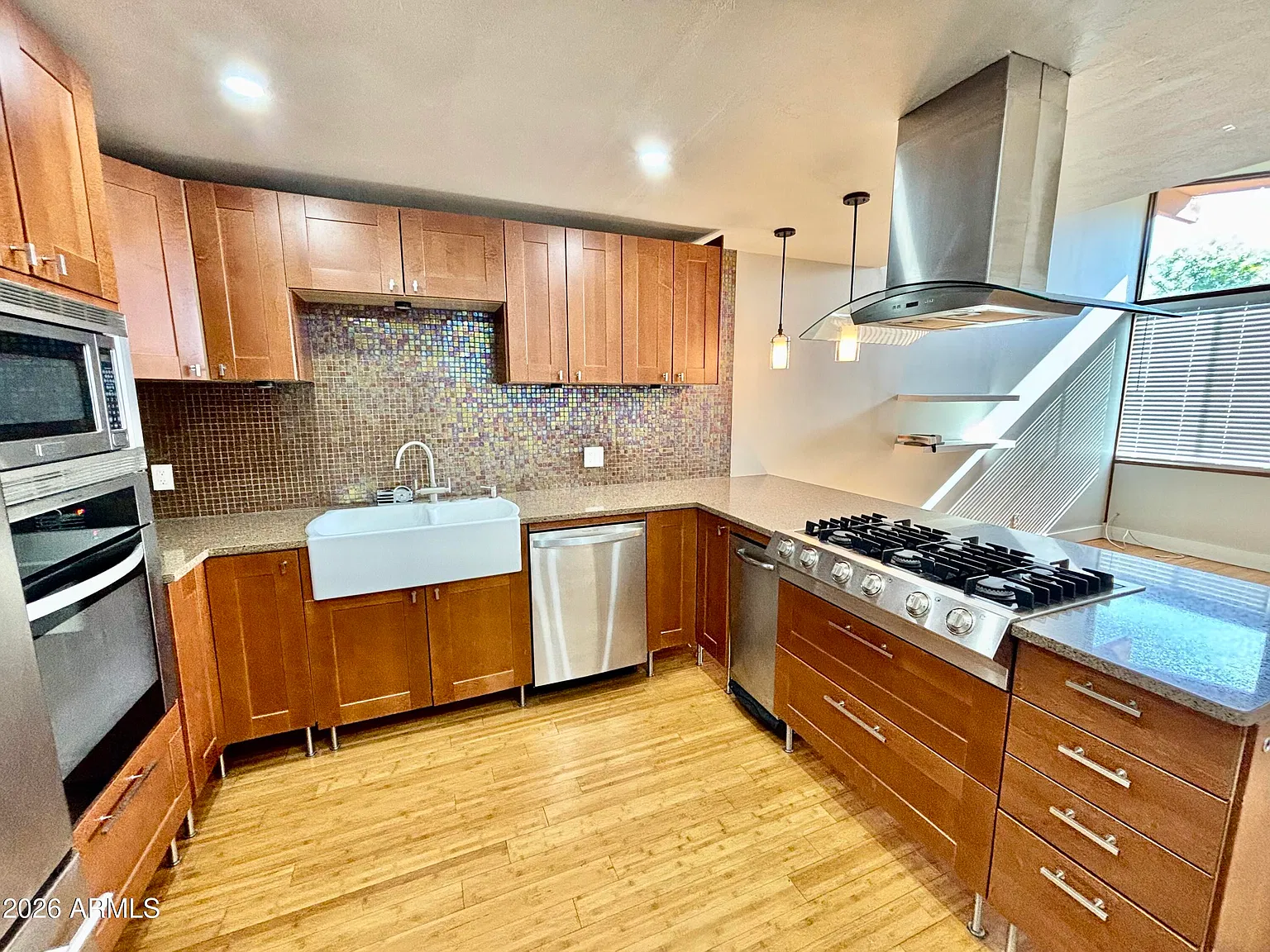 3 bed, 2.0 bath, 1216 sqft, $1,975 — Photo 2