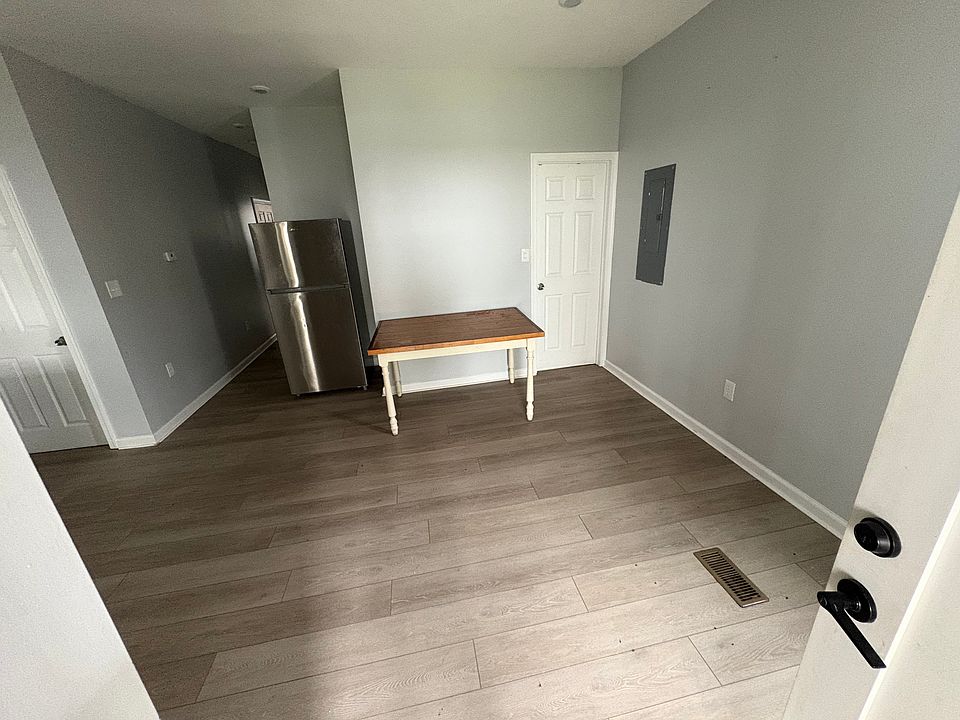 1st image of 216-218 Lee Park Ave #1