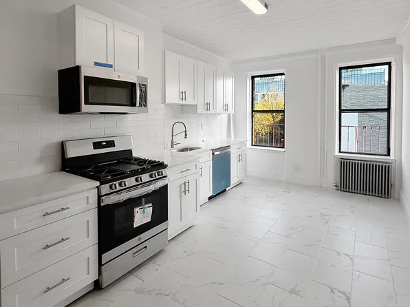 163 Bedford Avenue image 1 of 7