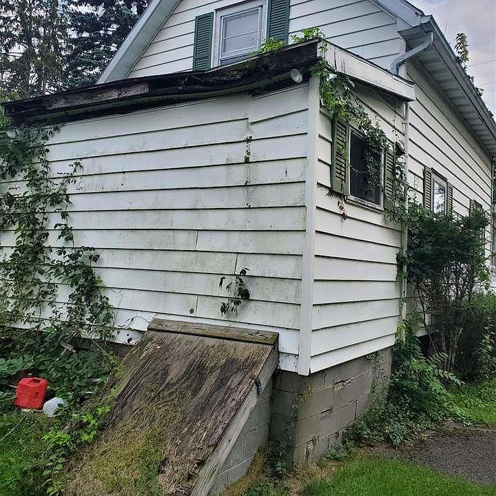2nd image of 111 John St
