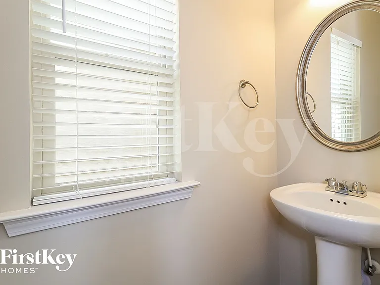 703 Barberry Dr — Photo 14