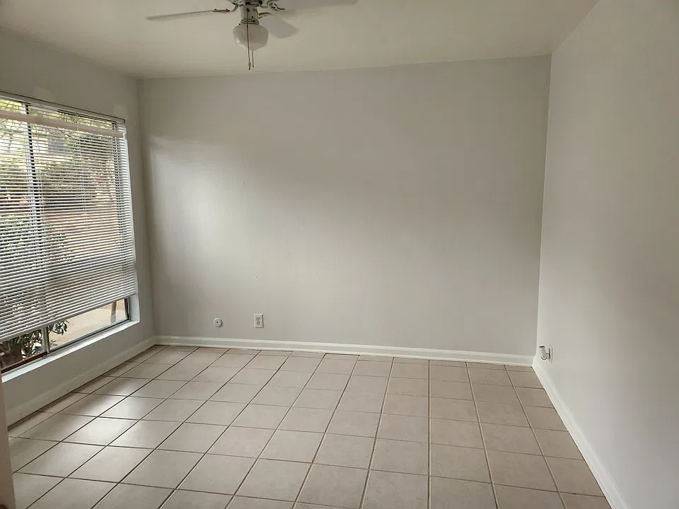 Master Bedroom, sliding mirrored closet