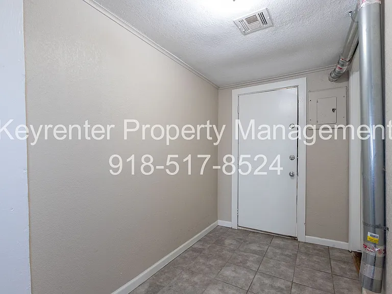 1607 N Lewis Pl — Photo 22