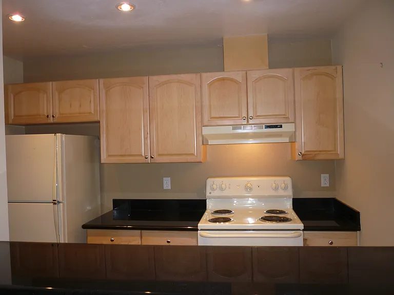 45 Ashford Ave — Photo 10