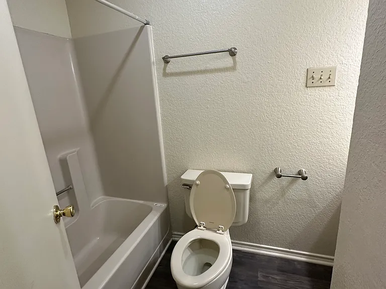 721 Avenue A #3 — Photo 8
