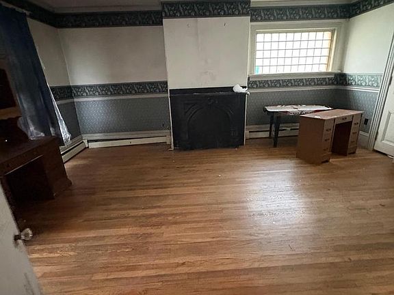 4th image of 109 N Broad St