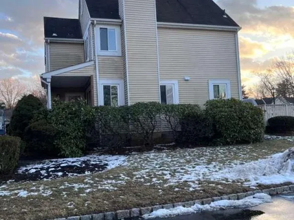 132 Longacre Ct, Hillsborough, NJ 08844