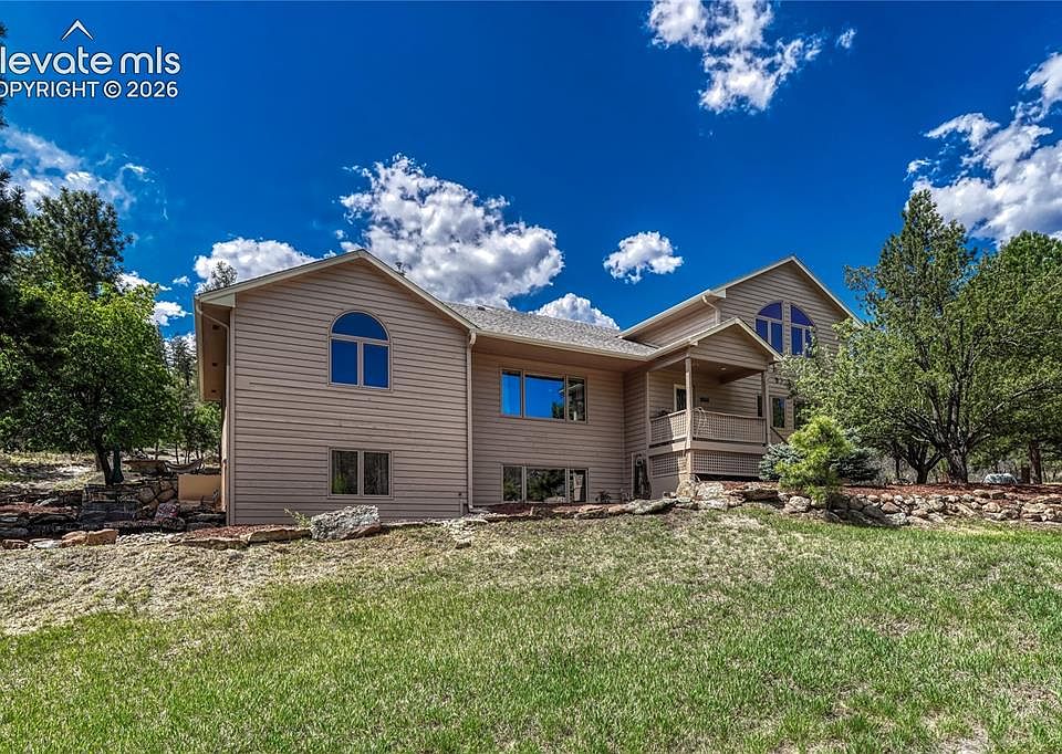 1st image of 1055 Hidden Valley Rd