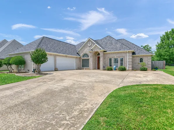 837 Kiowa Dr E, Lake Kiowa, TX 76240