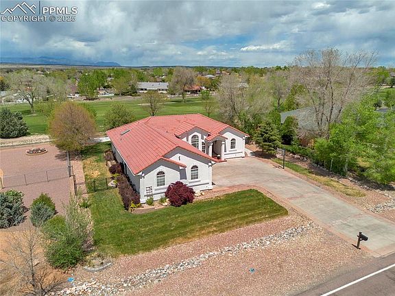 4th image of 327 W Hahns Peak Ave