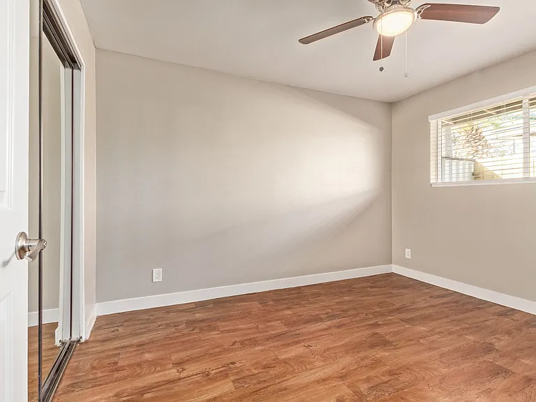 Palm View Manor — Photo 18