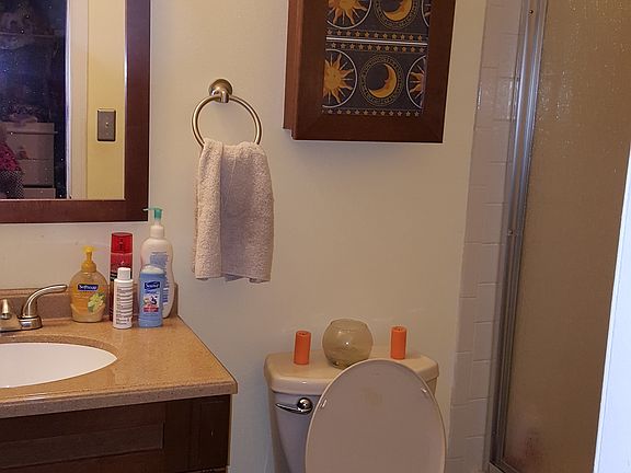 Bath in 2nd bedroom