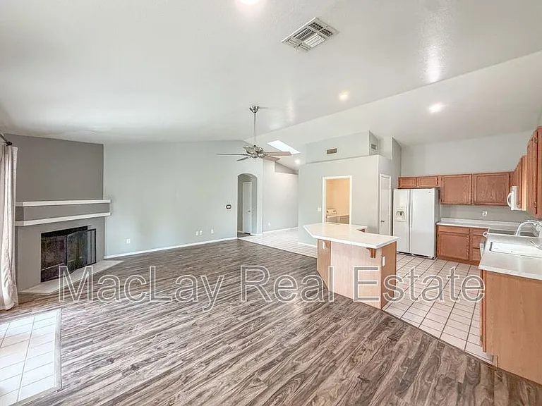 2934 E Blackhawk Dr — Photo 14